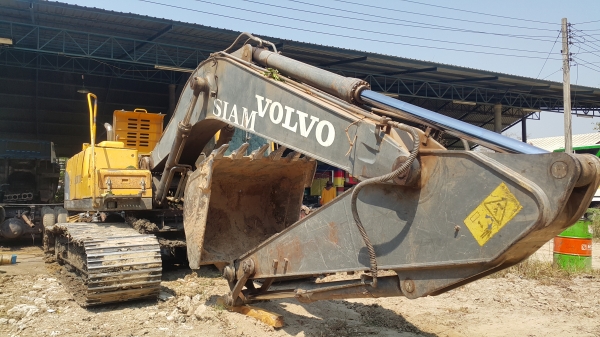 Volvo EC210B มีเล่มทะเบียนคะ รถพร้อมใช้ เครื่องดีเอวดีช่วงล่างแน่น ราคา 1,300,000. บาทต่อรองได้คะ
