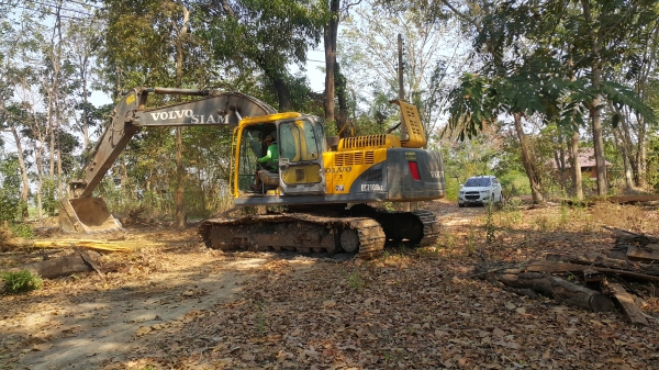 Volvo EC210B มีเล่มทะเบียนคะ รถพร้อมใช้ เครื่องดีเอวดีช่วงล่างแน่น ราคา 1,300,000. บาทต่อรองได้คะ