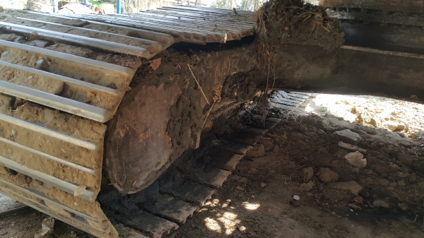 Volvo EC210B มีเล่มทะเบียนคะ รถพร้อมใช้ เครื่องดีเอวดีช่วงล่างแน่น ราคา 1,300,000. บาทต่อรองได้คะ
