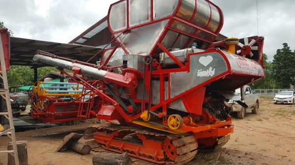 ขายรถเกี่ยวเกษตรพัฒนาไอ้หนุ่มไวไฟ 230เทอร์โบว์ ช่วงล่าง10ปั๊มไดกิ้น22 บิ้วเก็บงานแล้วพร้อมทำงาน