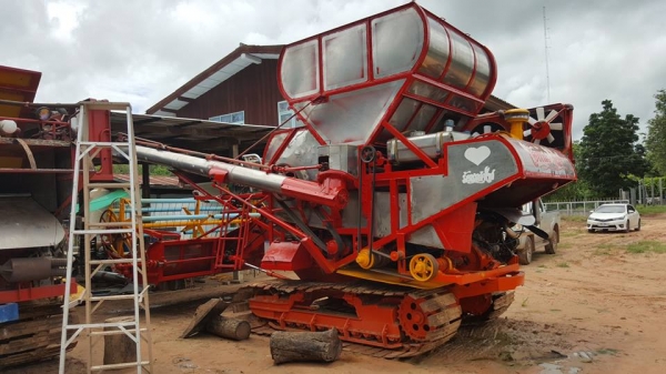 ขายรถเกี่ยวเกษตรพัฒนาไอ้หนุ่มไวไฟ 230เทอร์โบว์ ช่วงล่าง10ปั๊มไดกิ้น22 บิ้วเก็บงานแล้วพร้อมทำงาน