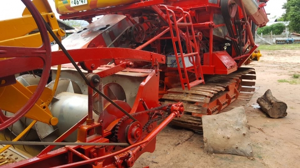 ขายรถเกี่ยวเกษตรพัฒนาไอ้หนุ่มไวไฟ 230เทอร์โบว์ ช่วงล่าง10ปั๊มไดกิ้น22 บิ้วเก็บงานแล้วพร้อมทำงาน