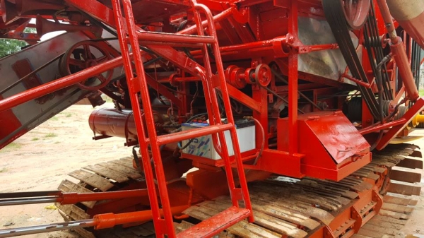 ขายรถเกี่ยวเกษตรพัฒนาไอ้หนุ่มไวไฟ 230เทอร์โบว์ ช่วงล่าง10ปั๊มไดกิ้น22 บิ้วเก็บงานแล้วพร้อมทำงาน