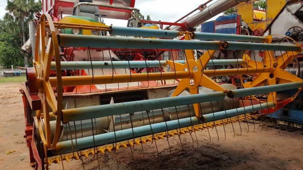 ขายรถเกี่ยวเกษตรพัฒนาไอ้หนุ่มไวไฟ 230เทอร์โบว์ ช่วงล่าง10ปั๊มไดกิ้น22 บิ้วเก็บงานแล้วพร้อมทำงาน