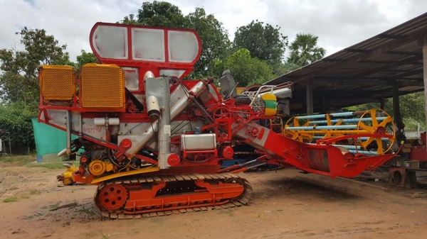 ขายรถเกี่ยวเกษตรพัฒนาไอ้หนุ่มไวไฟ 230เทอร์โบว์ ช่วงล่าง10ปั๊มไดกิ้น22 บิ้วเก็บงานแล้วพร้อมทำงาน