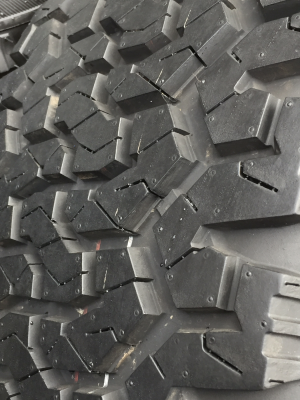 ล้อ Lenso รุ่นใหม่ล่าสุด ขอบ20 พร้อมยาง Monster 265 50 20 ปลายปี16 ใช้มาแค่ 1อาทิตย์ตุ่มหน้ายางอยู่ครบ