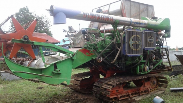 คันที่ 1. บางไทรการช่าง โซ่ใหม่ 2 เส้น แทร็คใหม่ ลงนาปี มารอบเดียวสภาพสวยครับ  เครื่อง ho7d turbo ปั้มไดกิ้น 22  ราคา 520,000