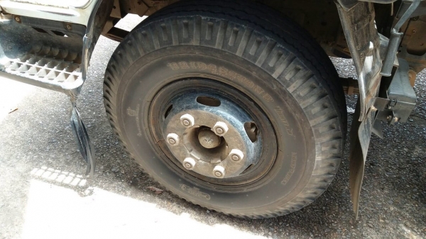 ขายรถ6ล้อตู้แห้งISUZU NQR70RY52E5 เครื่อง 150แรงม้าปี50 สวยเดิม สนใจโทร 081-970-1072