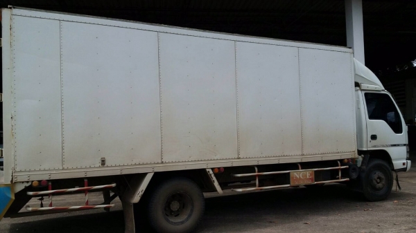 ขายรถ6ล้อตู้แห้งISUZU NQR70RY52E5 เครื่อง 150แรงม้าปี50 สวยเดิม สนใจโทร 081-970-1072