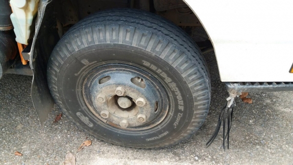 ขายรถ6ล้อตู้แห้งISUZU NQR70RY52E5 เครื่อง 150แรงม้าปี50 สวยเดิม สนใจโทร 081-970-1072