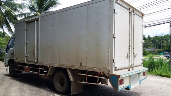 ขายรถ6ล้อตู้แห้งISUZU NQR70RY52E5 เครื่อง 150แรงม้าปี50 สวยเดิม สนใจโทร 081-970-1072