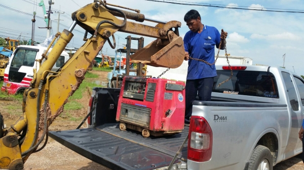 tractor-backhoeได้จัดส่งเครื่องเชื่อมพร้อมปั่นไฟ ขนาด 3 kva ให้ลูกค้าไปใช้ที่กาญจนบุรีเรียบร้อยแล้วค