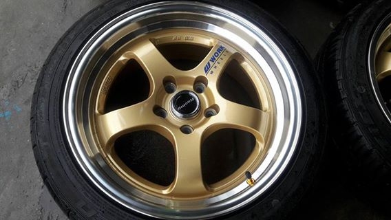 ขายล้อแม็ก s1 17" 5รู114.3  ยางปี16 สนใจติดต่อ ตาเล็ก ล้อและยางครับ 081-3747940