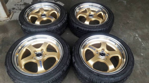 ขายล้อแม็ก s1 17" 5รู114.3  ยางปี16 สนใจติดต่อ ตาเล็ก ล้อและยางครับ 081-3747940