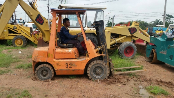 ขาย รถยก โฟล์คลิฟต์ เสาสูง 4-4.5 เมตร TOYOTA 2FD25 ขนาด 2.5 ตัน ดีเซล เก่าญี่ปุ่นครับ ขาย รถยก โฟล์คลิฟต์ เสาสูง 4-4.5 เมตร TOYOTA 2FD25 ขนาด 2.5 ตัน ดีเซล เก่าญี่ปุ่นครับ