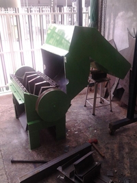 ขายเครื่องบดพลาสติก 15-75แรงม้า ราคา 95,000สนใจติดต่อ 0837148357 , 0827886234