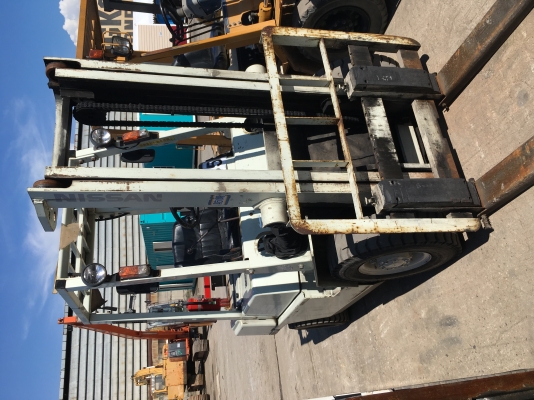 รถยก2.5ดีเซลเกียธรรมดา