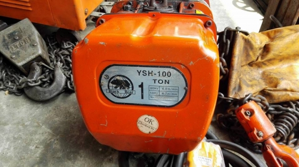 ** Sold ** รอกโซ่ไฟฟ้าหมีดำ Black Bear 1 Ton. ไฟ 380V สภาพใหม่ใช้น้อยเงาๆมาเทสได้!!