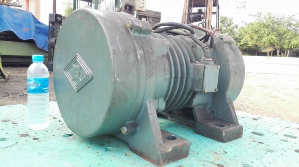 ** SOLD ** มอเตอร์สั่นเขย่าตัวใหญ่ TOKYO VIBRATING Made in JAPAN ขนาด 5000 kg ไฟ 380V สภาพใหม่ใช้น้อยเงาๆมาเทสได้!!