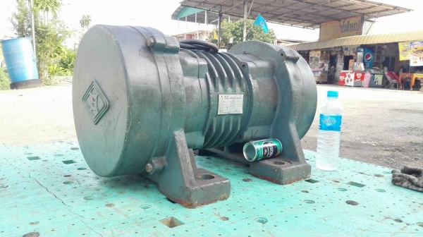 ** SOLD ** มอเตอร์สั่นเขย่าตัวใหญ่ TOKYO VIBRATING Made in JAPAN ขนาด 5000 kg ไฟ 380V สภาพใหม่ใช้น้อยเงาๆมาเทสได้!!