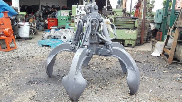 ตัวขยุ้มเศษเหล็ก เชคปั้มระบบไฮดรอลิคเรียบร้อยพร้อมติดตั้งใช้งาน