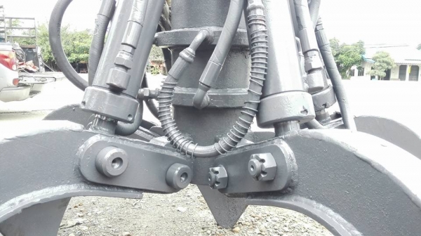 ตัวขยุ้มเศษเหล็ก เชคปั้มระบบไฮดรอลิคเรียบร้อยพร้อมติดตั้งใช้งาน