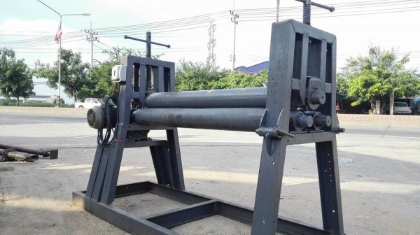 ** Sold ** เครื่องม้วนเหล็กแผ่น ขนาด 4 ฟุต 120 cm ม้วนหนา 4 mm สภาพสวยเงาๆพร้อมใช้งาน