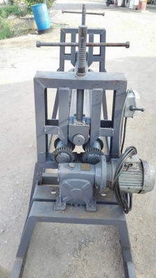 ** Sold ** เครื่องม้วนเหล็กแผ่น ขนาด 4 ฟุต 120 cm ม้วนหนา 4 mm สภาพสวยเงาๆพร้อมใช้งาน