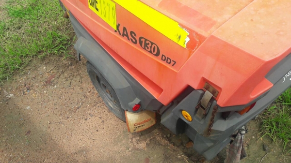 ขาย เครื่องปั๊มลม ATLAS COPCO XAS 67 ขนาดกลาง 7 บาร์ มีเทรเลอร์ พ่วงลาก ลมแรง ขาย เครื่องปั๊มลม ATLAS COPCO XAS 67 ขนาดกลาง 7 บาร์ มีเทรเลอร์ พ่วงลาก ลมแรง