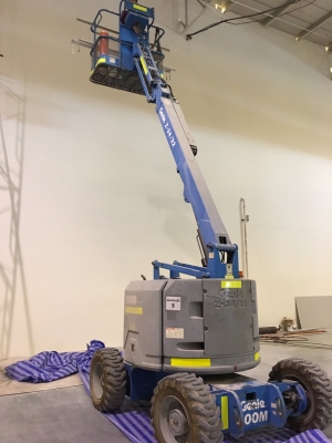 ขายด่วน รถกระเช้าไฟฟ้า ยี่ห้อ GENIE No.05 ลดราคาพิเศษ 15\% ด่วนจากราคาที่ประกาศ