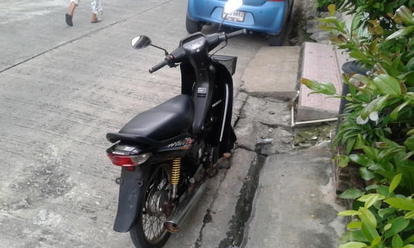 ขาย Honda waveZ มีครัช เครื่องแน่นดีมาก สตาร์ทเบาๆทีเดียวติด