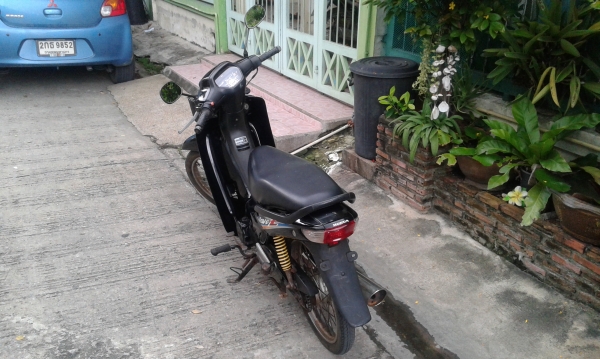 ขาย Honda waveZ มีครัช เครื่องแน่นดีมาก สตาร์ทเบาๆทีเดียวติด ขาย Honda waveZ มีครัช เครื่องแน่นดีมาก สตาร์ทเบาๆทีเดียวติด