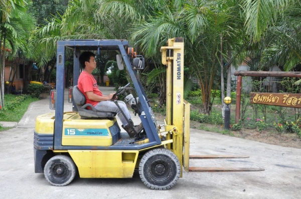ลดกระหน่ำ!!ขายFORKLIFT KOMATSU FD15ดีเซล(1.5ตัน) สวยเดิมจากญี่ปุ่น ยังไม่เคยใช้ในไทย 140,000เท่านั้น!!