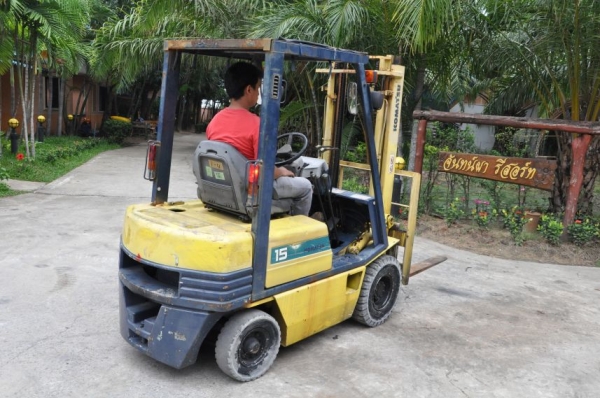 ลดกระหน่ำ!!ขายFORKLIFT KOMATSU FD15ดีเซล(1.5ตัน) สวยเดิมจากญี่ปุ่น ยังไม่เคยใช้ในไทย 140,000เท่านั้น!!