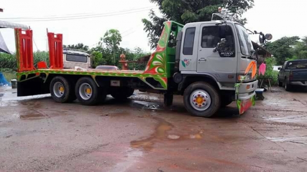 ขายรถสิบล้อ Hino 3H เครื่องเดิม 195 แรง 2 เพลา ท้ายลาดหางต่อมาใหม่ ยางดี แชสซีสวย ทะเบียนพร้อม