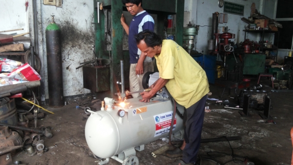 ขายน้ำมันปั้มลมสกรู   ขาย ซ่อม เช่าปั้มลมทุกยี่ห้อ  0912152886