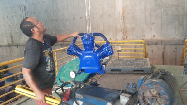 ขายน้ำมันปั้มลมสกรู   ขาย ซ่อม เช่าปั้มลมทุกยี่ห้อ  0912152886