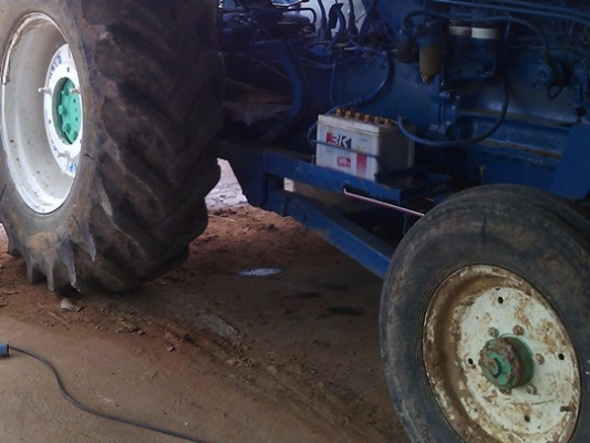 **ขายแล้วครับขอบคุณ ลูกค้า และ ขอบคุณ Truck2hand ครับ รถไถ FORD 6600 T6 เพลาเดียว เสื้อเรียบ ไอดีกลม ปั้มกลม เครื่อง+เกียร์ ดี ช่วงล่างดี ท้ายดี ไฮฯหน้า-หลัง ดี ยางได้ พร้อม ใบดันและผาน5 สภาพพร้อมใช้ เอกสารใบแจ้งจำหน่าย **ขาย รถไถ FORD 6600 T6 เสื้อเรียบ