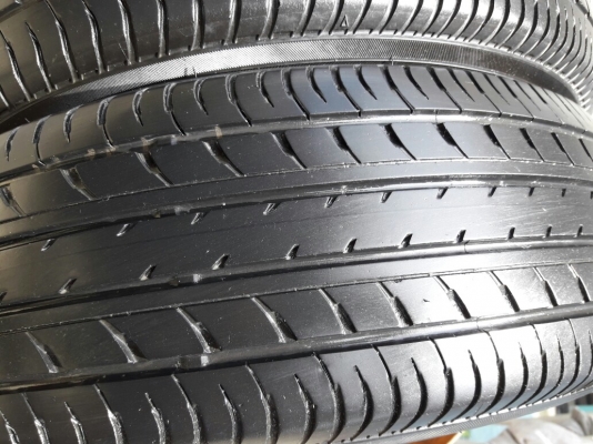ยางYOKOHAMA 185 60R15 ปี2015 สภาพสวยดอกเยอะไม่มีป่ะถูกมากๆ