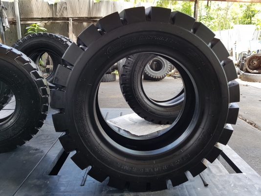 ขายยางลมรถโฟล์คลิฟท์ขนาด 3.0 ตัน ครบชุด 4 เส้น ราคาพิเศษ