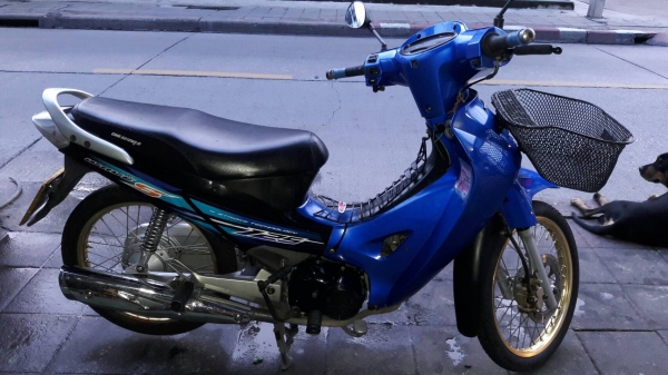 ขาย Honda Wave 125 S ปี 47 สตาร์ทมือ เครื่องดีเดิมๆ ชุดสีดี (เป็นรถป้ายเหลืองยกเลิก) ไมล์มันขึ้นสีหมื่อนกว่าโล เล่มพร้อมชุดโอน