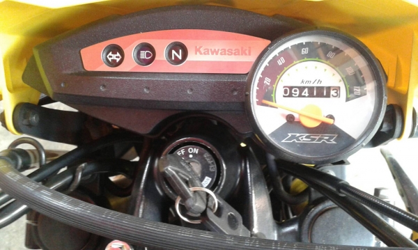 ขาย Kawasaki KSR ปี 54 สตาร์ทเท้า ไม่มีครัช * ลูกกุญแจมี 2 ดอก * เครื่องดีเดิมๆ สภาพภายนอกสวย วิ่งไป เก้าพันกว่าโล เล่มพร้อมชุดโอน