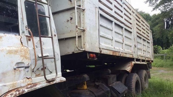 ขายสิบล้อ Hino 195HP(ดั้ม) ตัวเป็นรุ่นSumo FM227 เครื่องรุ่น HO7D ขายสิบล้อ Hino 195HP(ดั้ม) ตัวเป็นรุ่นSumo FM227 เครื่องรุ่น HO7D