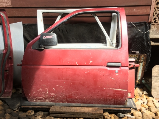 ขายประตูกระบะนิสสัน Big m