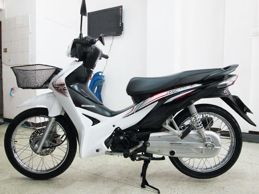 (โอนฟรี) ขาย Honda Wave 110I สตาร์ทมือ ปลายปี 2015 ไมล์แท้ 5521 กม สภาพสวยเดิมๆ เครื่องหัวฉีดประหยัดน้ำมัน สีขาว ดำ