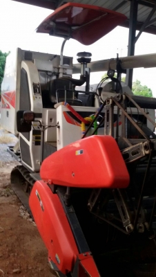 รถเกี่ยวคูโบต้า ปี 58 สภาพพร้อมใช้พร้อมรถลากเทลเลอร์ รถเกี่ยวคูโบต้า ปี 58 สภาพพร้อมใช้พร้อมรถลากเทลเลอร์