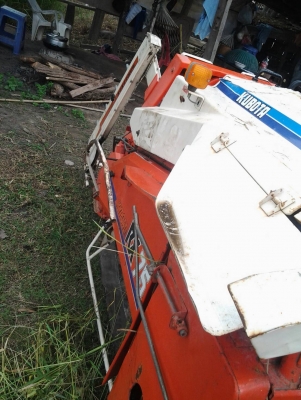 รถเกี่ยวสภาพดีมากเอาไว้เกี่ยวนาตัวเองไม่ต้องไปจ้างเขาแพงเอาไปใช้คุ้มของตัวเองไม่ต้องรอ