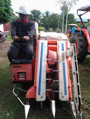 รถเกี่ยวสภาพดีมากเอาไว้เกี่ยวนาตัวเองไม่ต้องไปจ้างเขาแพงเอาไปใช้คุ้มของตัวเองไม่ต้องรอ