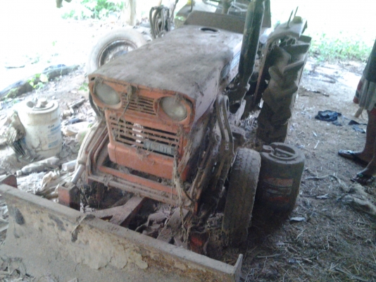 รถไถคูโบต้าL1500พร้อมใบมีดและผาน