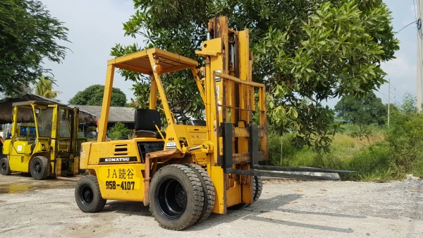 ขายด่วนดีเซลรถยกKOMATSU FG20-7 ยก2.0ตันเสาสูง3เมตรยางหน้าคู้รถนอกเพิ่งนำเข้ามายังไม่เคยใช้งานในเมืองไทยเลย=รุ่นใหม่ขายถูกๆๆ